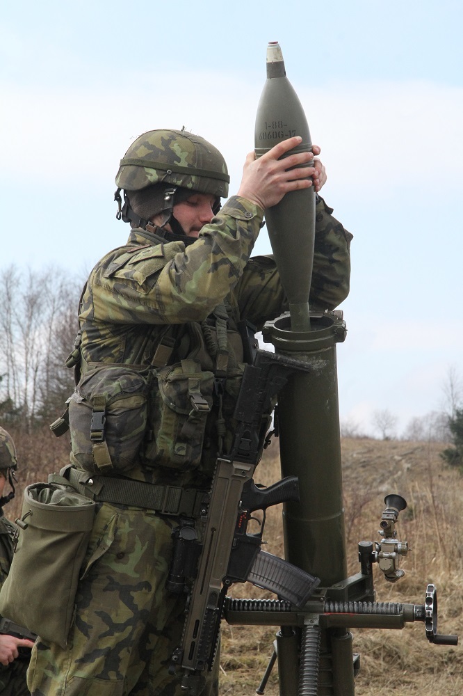 120mm minomet vz. 82 je dělostřeleckou zbraní s hladkou hlavní, určenou k umlčování a ničení živé síly