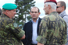 Velitel Pozemních sil generálmajor Ján Gurník, náměstek MO Jiří Borovec, NGŠ AČR armádní generál Petr Pavel, poslanec David Kádner (zleva)