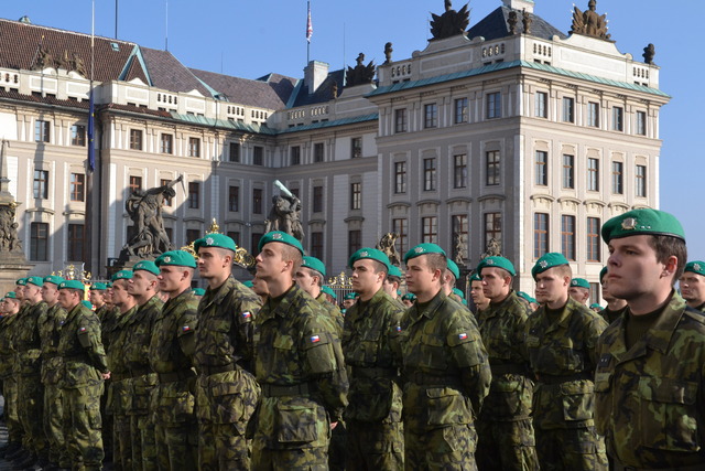 Slavnostní přísaha nových vojáků Armády České republiky na Hradčanském náměstí v Praze
