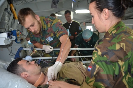 A jeho péči přebírá od chirurgů belgicko - holandský tým 
