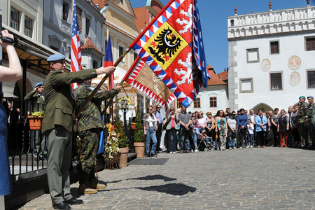 Vojáci s modrými barety se sešli již posedmé v Českém Krumlově