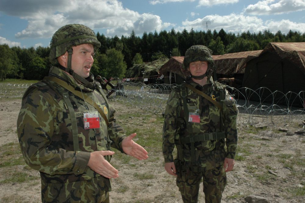 Velitel a jeho zástupce debatují o výcviku