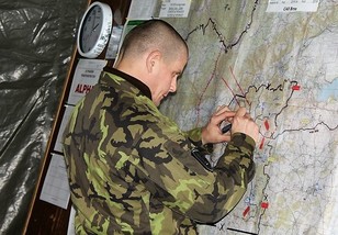  Brněnskému cvičení CAX předcházel štábní nácvik v areálu pardubických kasáren  (zákres situace na mapě)