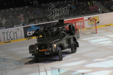 Instruktoři 14. pluku logistické podpory slanili mezi hokejové fanoušky