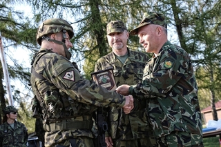 Na certifikaci jednotky dohlíželi i dva zahraniční důstojníci z Allied Land Command
