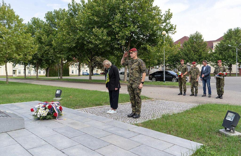 Z návštěvy ministryně obrany a náčelníka Generálního štábu AČR u 601. skupiny speciálních sil v Prostějově