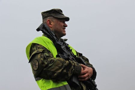  Kapitán Kunštatský, velitel části OPFORu, při kontrole činnosti jednotky