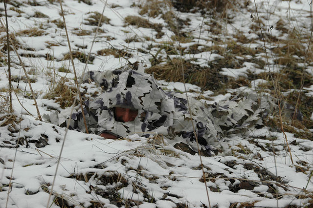Dokonalé zimní maskování, které uživají belgičtí odstřelovači