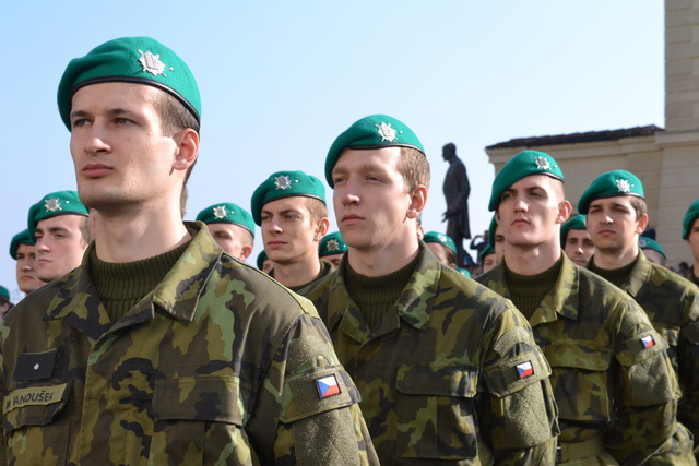 Slavnostní přísaha nových vojáků Armády České republiky na Hradčanském náměstí v Praze