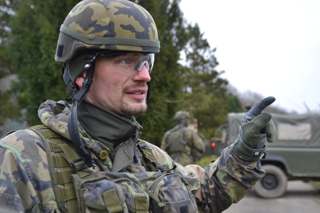 Zástupce velitele 43. výsadkového praporu Chrudim major Ivo Zelinka
