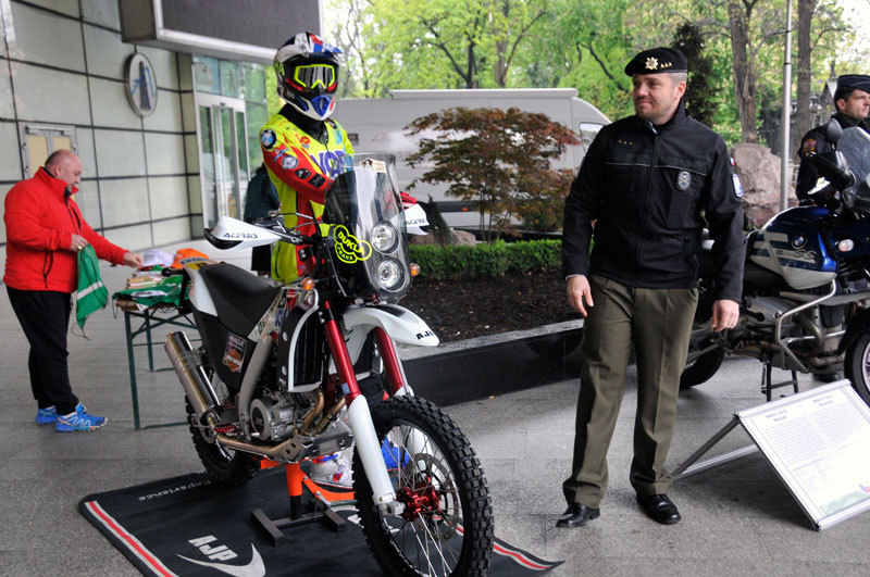 Zájem návštěvníků upoutal i motocykl, se kterým se vydal s podporou ASC Dukla vojenský policista Lukáš Kvapil na Rallye Dakar