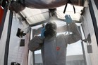 Dekontaminace specialistů po zásahu na České poště