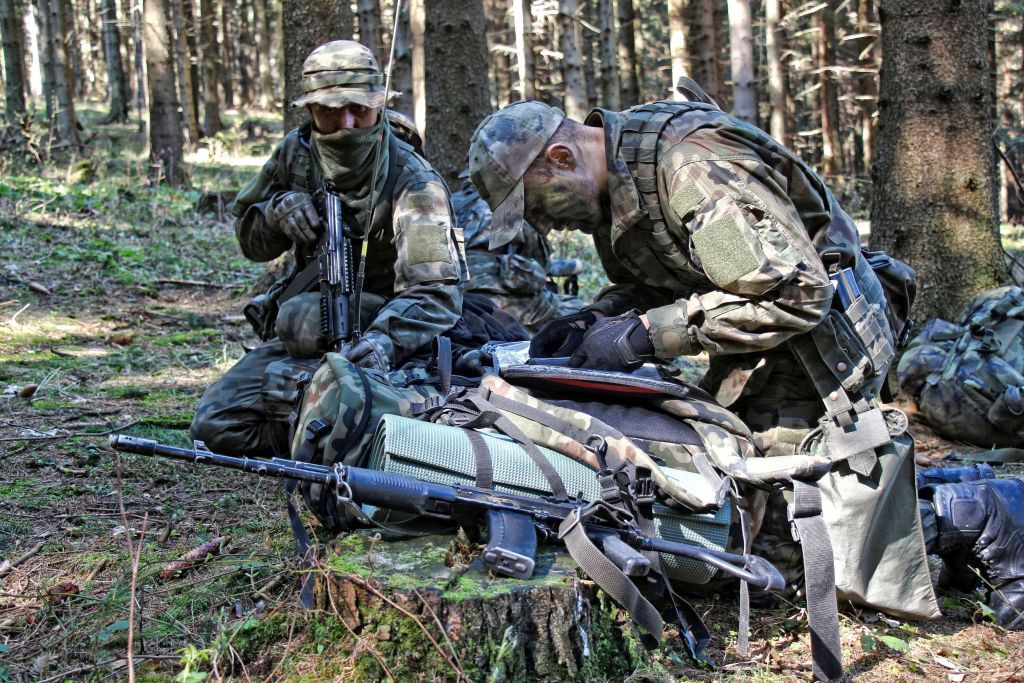  Polští průzkumníci si potvrzují svoji polohu