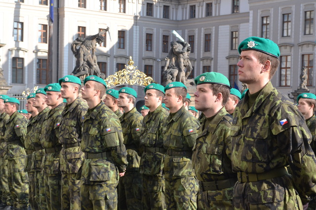 Slavnostní přísaha nových vojáků Armády České republiky na Hradčanském náměstí v Praze