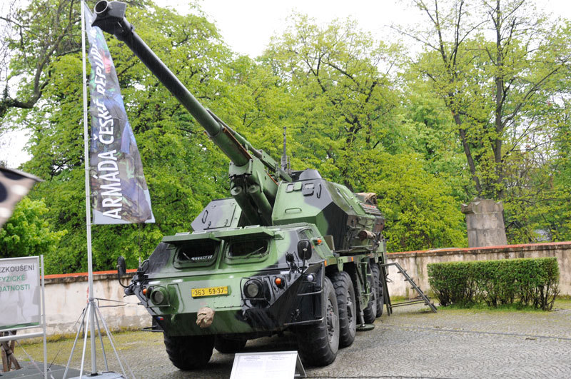 Hlavní zbraň jineckých dělostřelců - samohybná 152 mm kanónová houfnice DANA