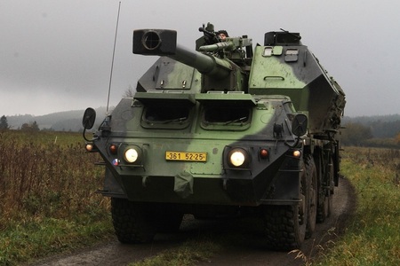 Granáty dělostřelců v Doupovských horách prověřily techniku i nové rekruty