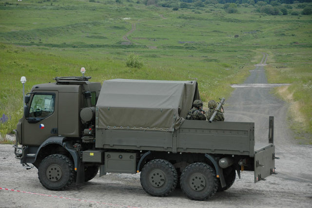 Střelci S-2 navedli rakety na cíl i z jedoucího automobilu