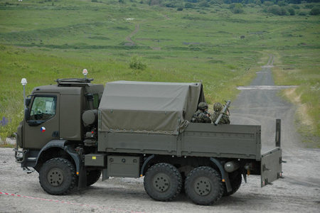 Střelci S-2 navedli rakety na cíl i z jedoucího automobilu