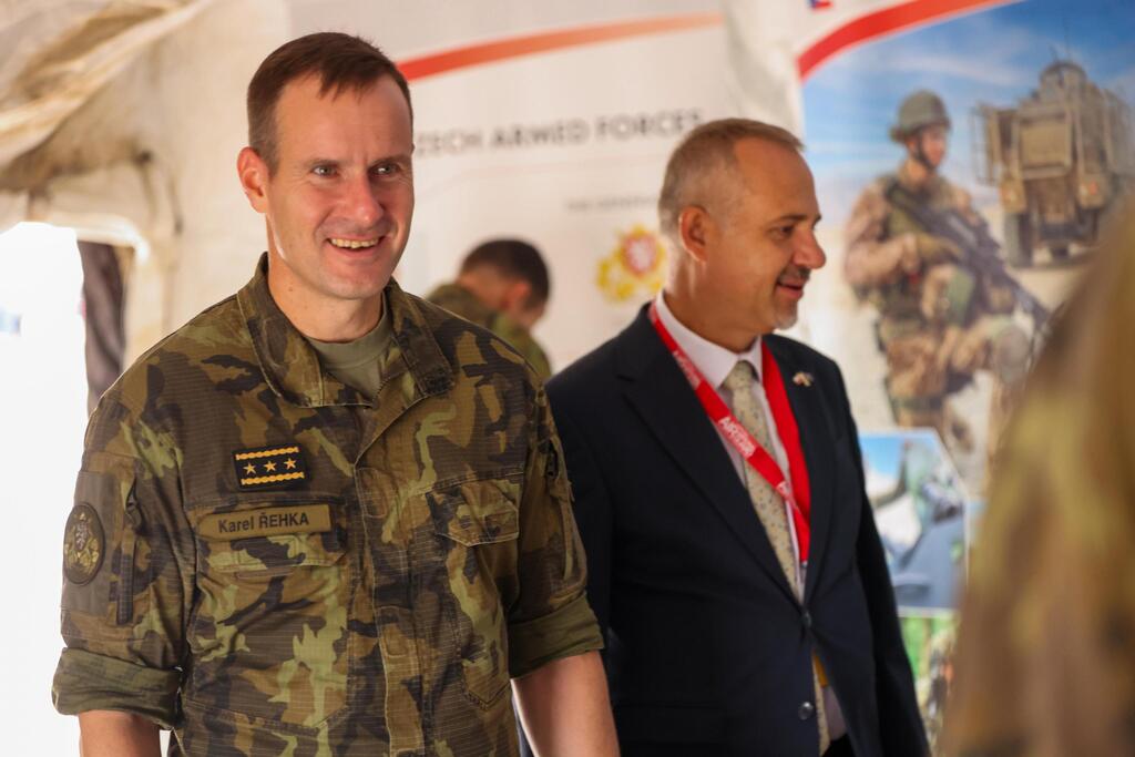 Prezentační stan ministerstva obrany a armády