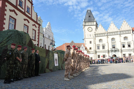 První část vojákůi, kteří obdrželi Odznak za bojový kontakt s nepřítelem