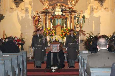  Armáda, rodina a kamarádi se dnes rozloučili s válečným veteránem Jaroslavem Mevaldem