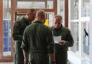 Generál Hromek se seznamuje s průběhem cvičení Ample Strike 2018