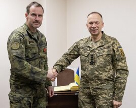 Generál Řehka se setkal na Ukrajině se svým protějškem generálem Syrským