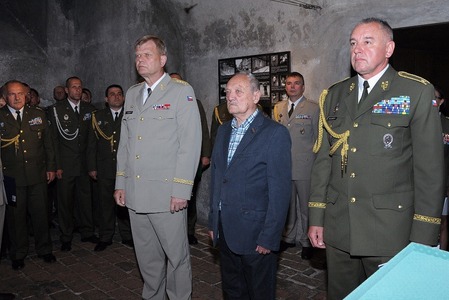 Slavnostního vyřazení absolventů kurzu Komando se zúčastnil i Josef Bečvář