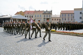  Příchod bojového praporu VeV-VA v doprovodu Čestné jednotky