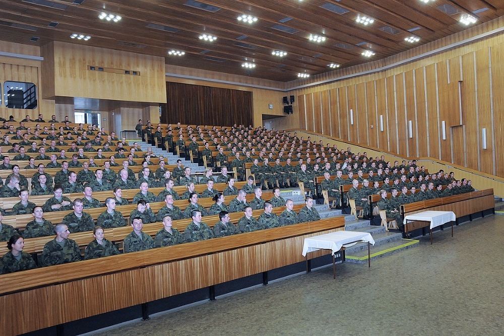 Úspěšní absolventi kurzu ZP v aule kasáren Dědice