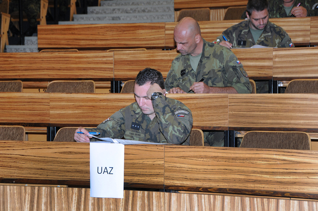 Úvodní disciplínou pro všechny kategorie byl písemný test