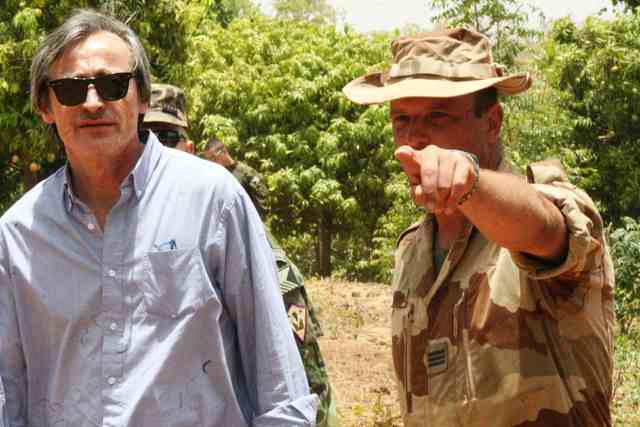A French officer explaining the situation to Martin Stropnicky