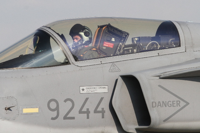 Předváděcí pilot letounu Jas-39c Gripen npor. Martin Špaček