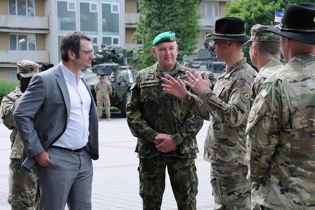 S americkými vojáky debatoval i náměstek ministra obrany Jakub Landovský