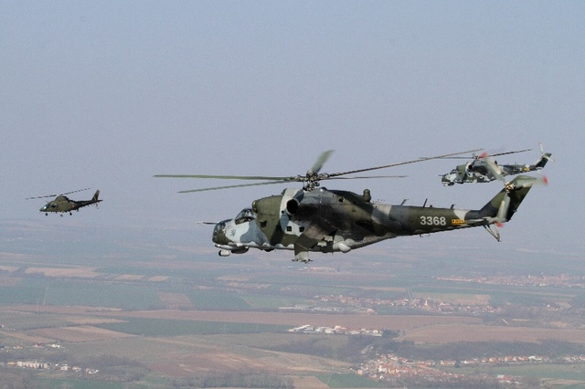 Součinnostní let vrtulníků Mi-24 a A-109