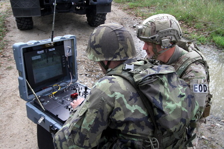 American and Czech bomb disposal teams in joint training exercise