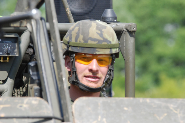 Do cvičení Strong Campaigner 2014 se postupně zapojí na 4 900 vojáků s téměř 1 100 kusy techniky a zbraňových systémů pozemních a vzdušných sil (3)