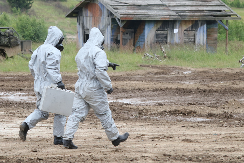 Chemici museli prověřit, zda není oblast zamořena otravnými látkami