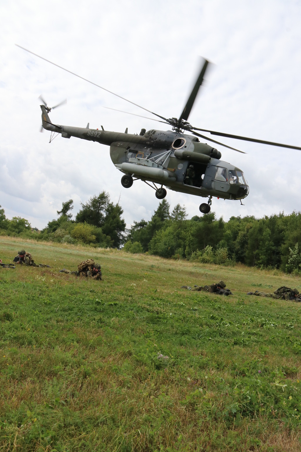 Čas výsadku je rozhodující pro minimalizaci zranitelnosti vrtulníku na zemi