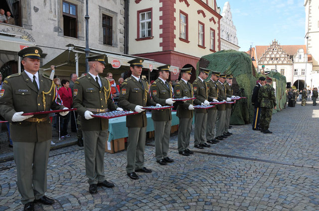 Čestní hosté předali oceněným téměř 400 medailí, odznaků a věcných darů