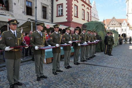 Čestní hosté předali oceněným téměř 400 medailí, odznaků a věcných darů