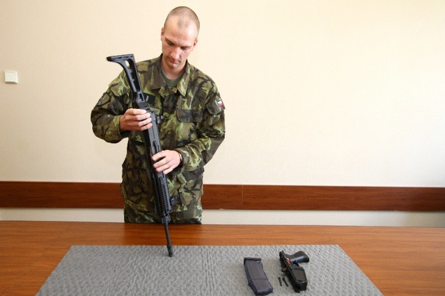 Vysunutí sklopné ramenní opěry