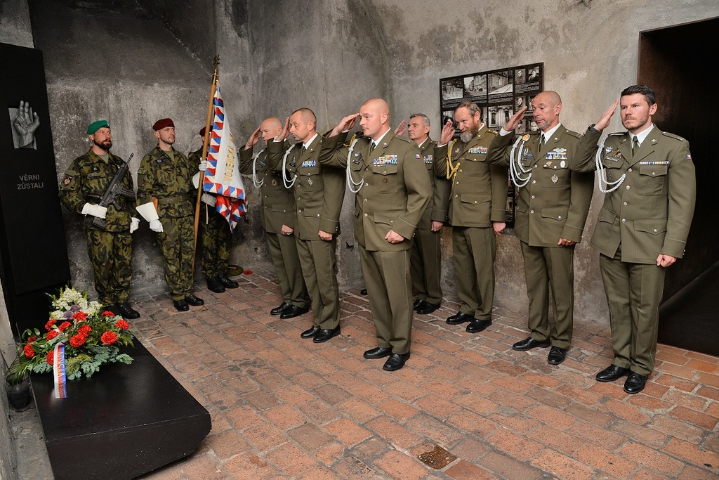 Příslušníci VeV-VA uctili památku zde padlých položením kytice