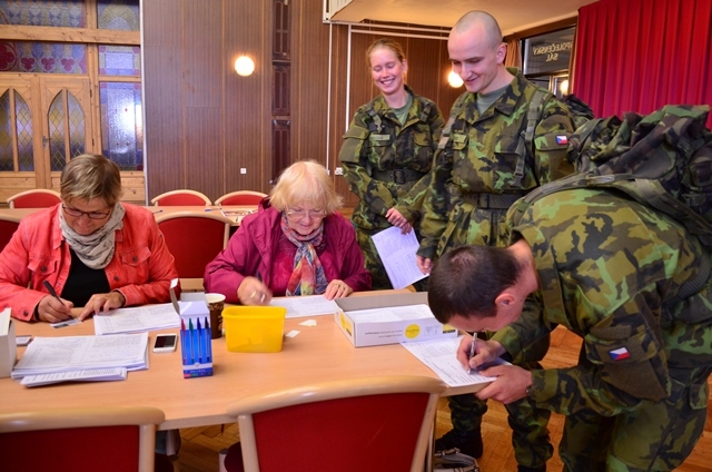  Posluchači i jako zájemci náborové akce do registru dárců kostní dřeně