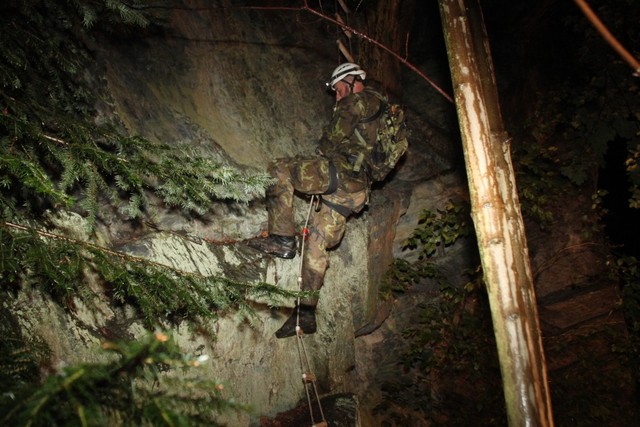  Soutěžící se mohli rozhodnout i pro provazový žebřík