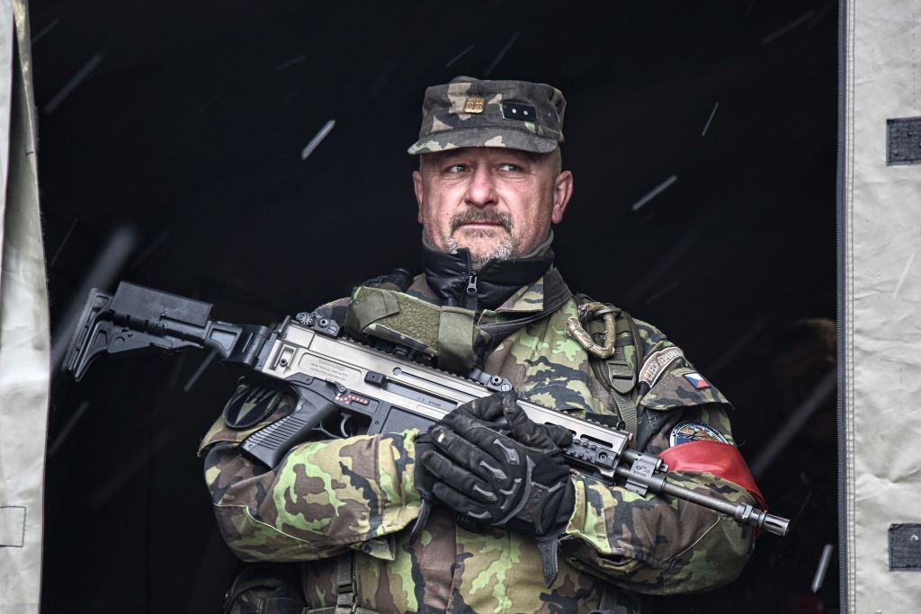  Což mimo jiné představuje i jeho nepřetržité střežení