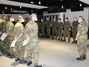  Plukovník Marián Margai děkuje nasazeným vojákům aktivní zálohy