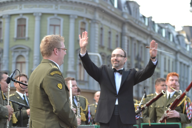 Šéfdirigent podplukovník Jaroslav Šíp s Ústřední hudbou AČR v Liberci