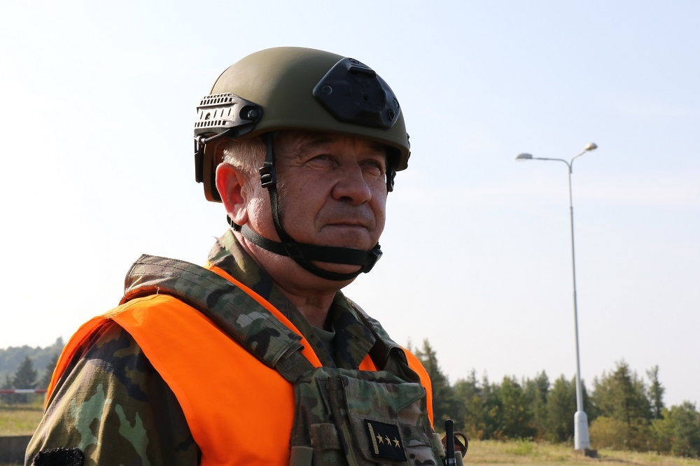 Plukovník Ivan Mráz, velitel 13. dělostřeleckého pluku a řídící cvičení