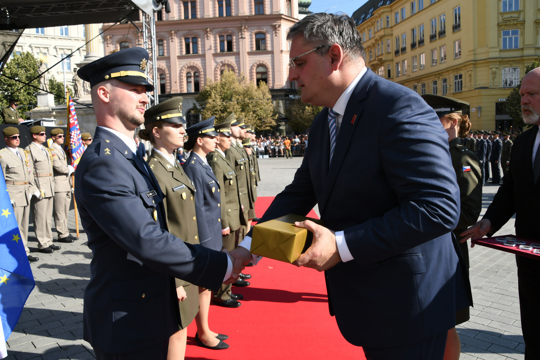 Univerzita obrany vyřadila 256 nových absolventů 